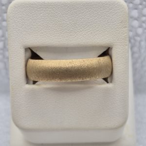 14kt Gold 7mm Wide Men's Wedding Band w/Stone Finish