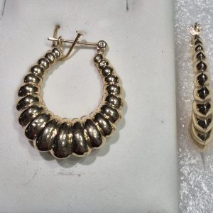 14kt Gold Lady's Graduated Shrimp Design Hoop Earrings